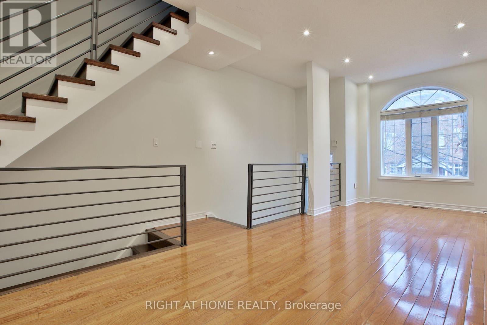 49 Natalie Place, Toronto, Ontario  M4M 3P6 - Photo 3 - E12577422