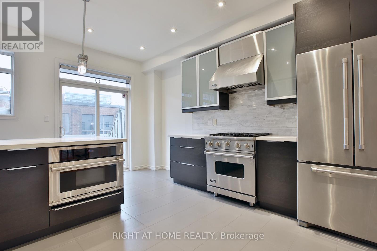 49 Natalie Place, Toronto, Ontario  M4M 3P6 - Photo 6 - E12577422