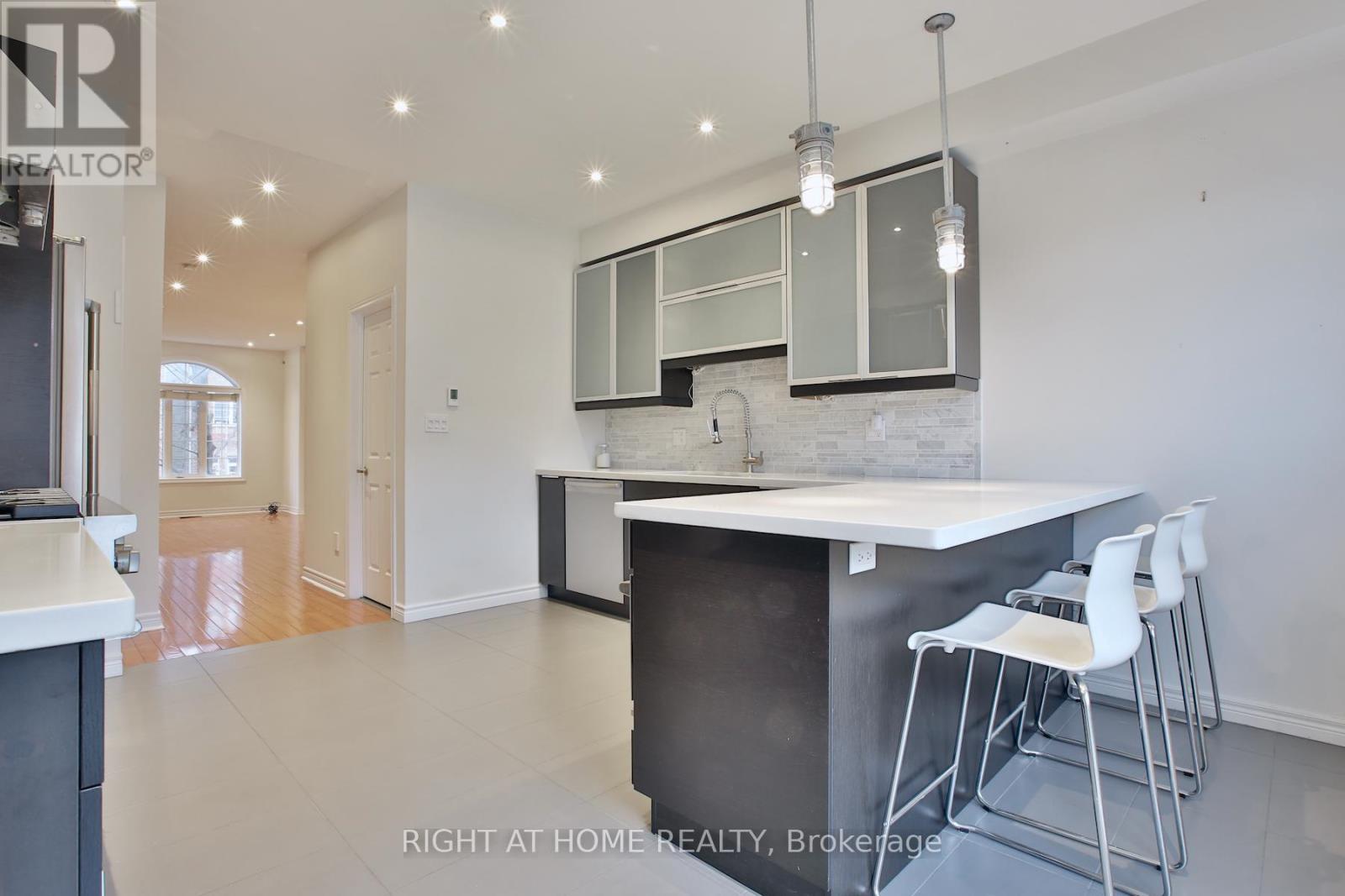 49 Natalie Place, Toronto, Ontario  M4M 3P6 - Photo 8 - E12577422