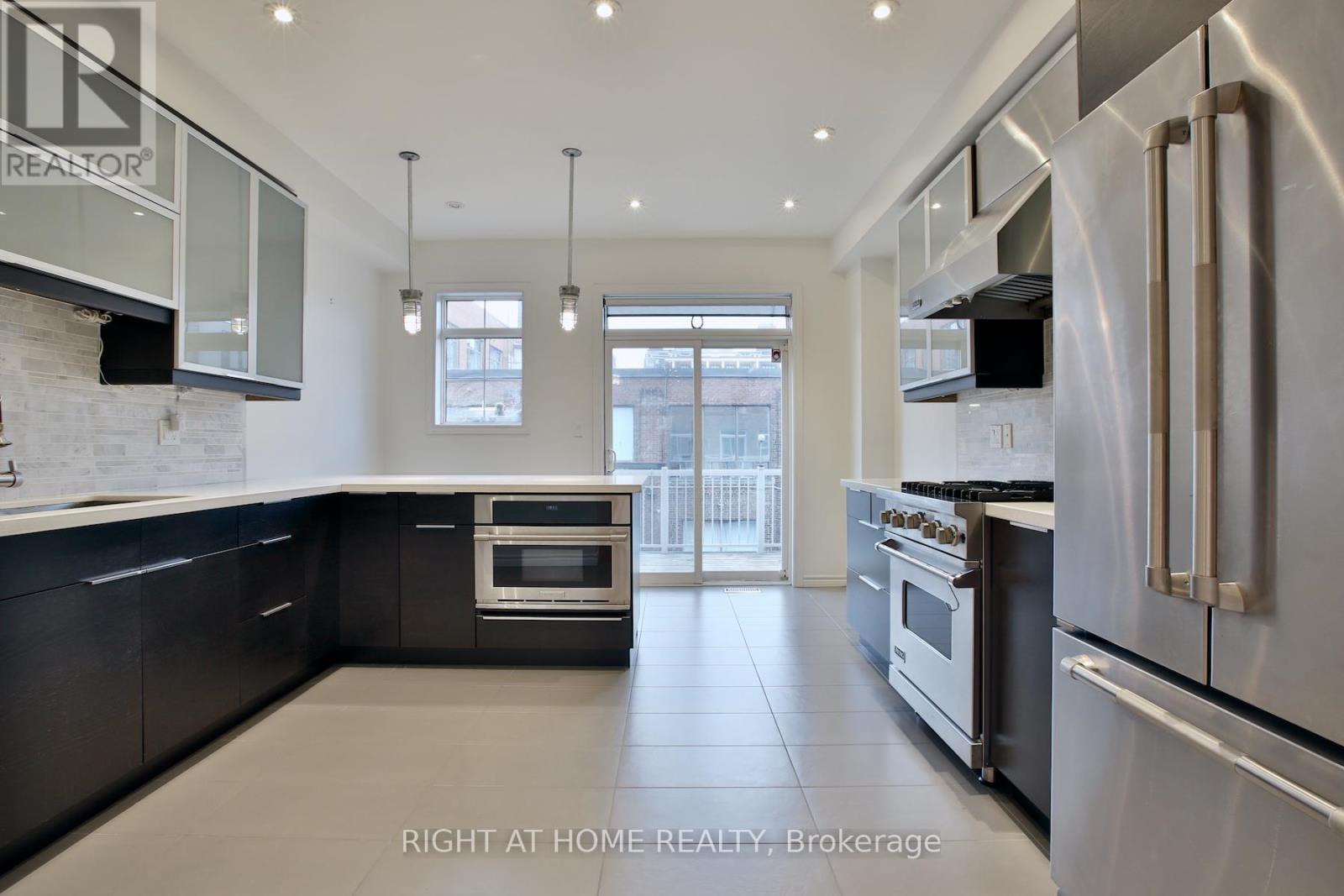 49 Natalie Place, Toronto, Ontario  M4M 3P6 - Photo 9 - E12577422