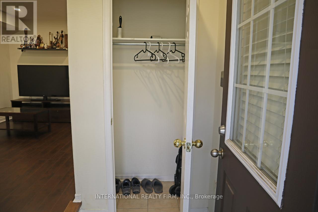 340 Flagstone Way, Newmarket, Ontario  L3X 2R8 - Photo 3 - N12577418