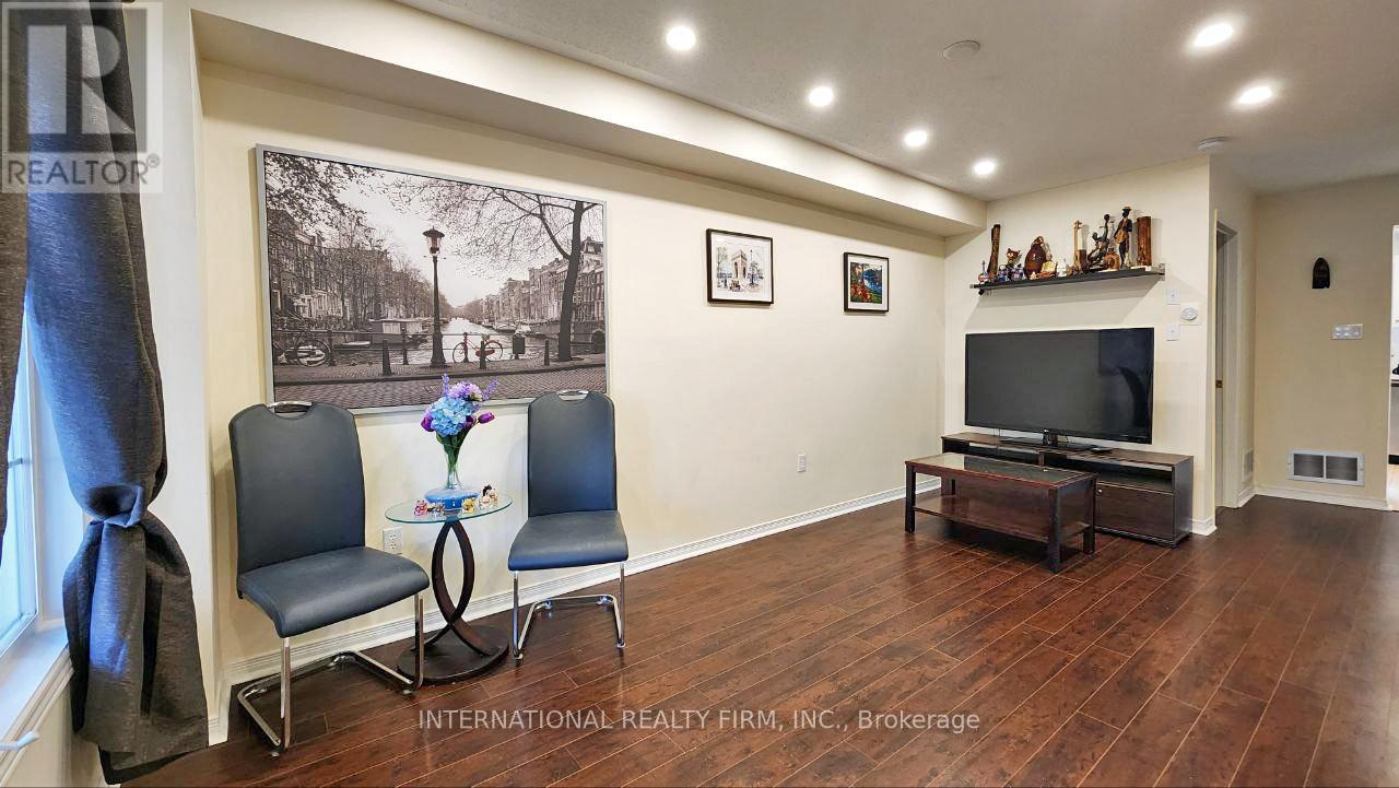 340 Flagstone Way, Newmarket, Ontario  L3X 2R8 - Photo 4 - N12577418