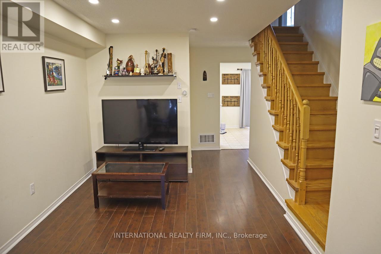 340 Flagstone Way, Newmarket, Ontario  L3X 2R8 - Photo 8 - N12577418