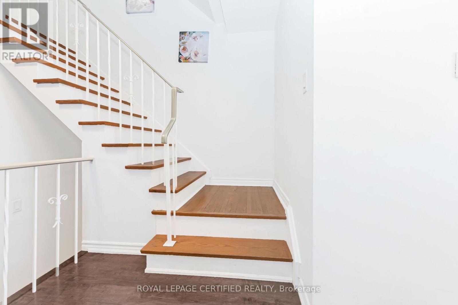 44 Village Court, Brampton, Ontario  L6W 1A6 - Photo 12 - W12577434