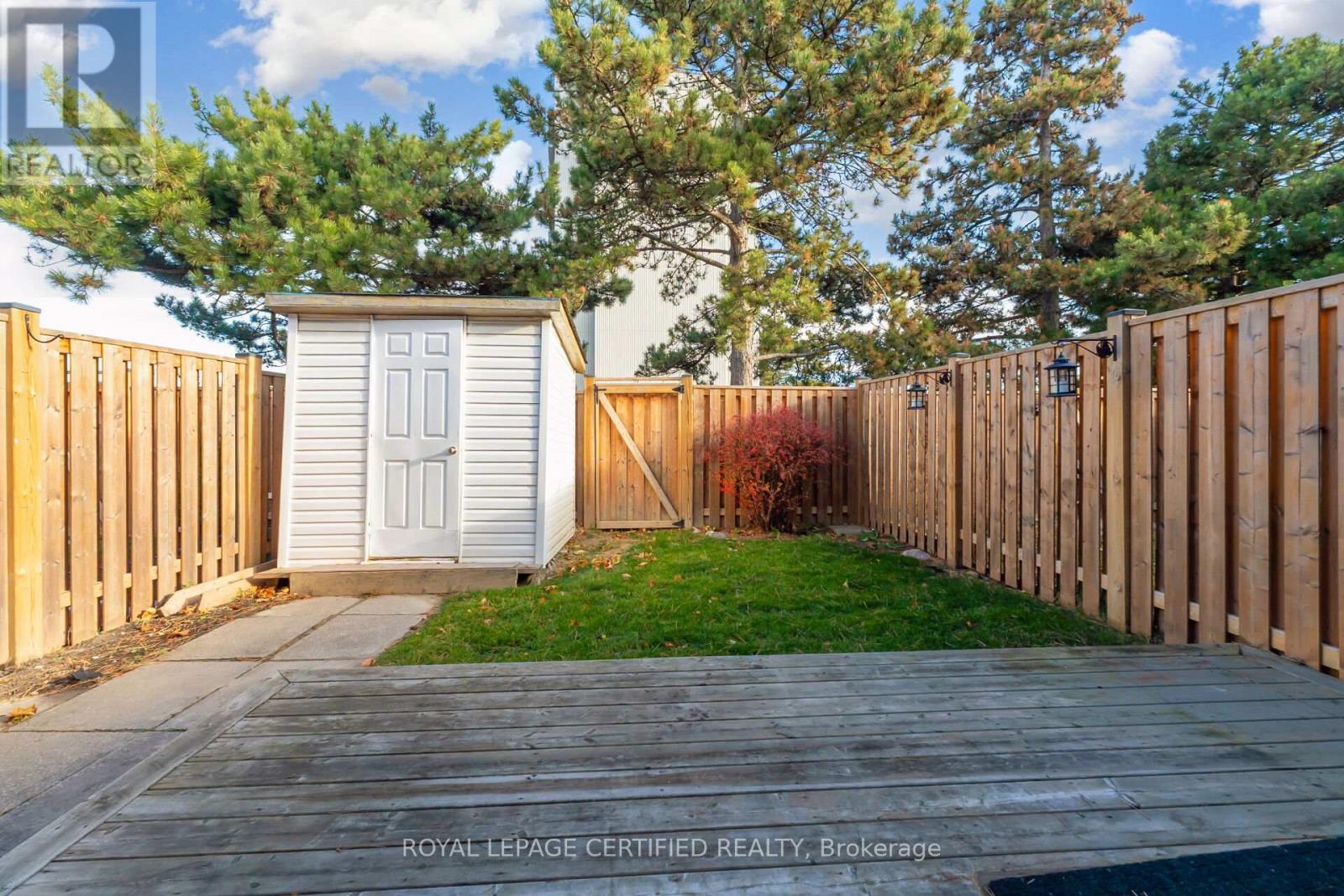 44 Village Court, Brampton, Ontario  L6W 1A6 - Photo 5 - W12577434