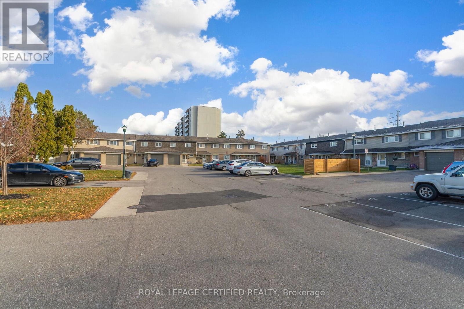 44 Village Court, Brampton, Ontario  L6W 1A6 - Photo 6 - W12577434