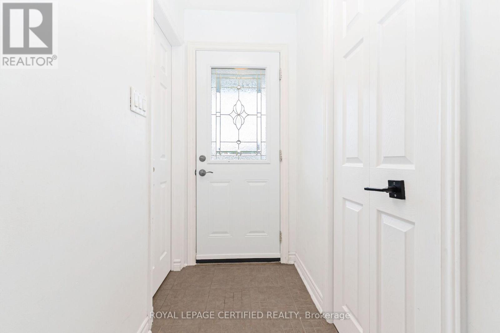 44 Village Court, Brampton, Ontario  L6W 1A6 - Photo 7 - W12577434