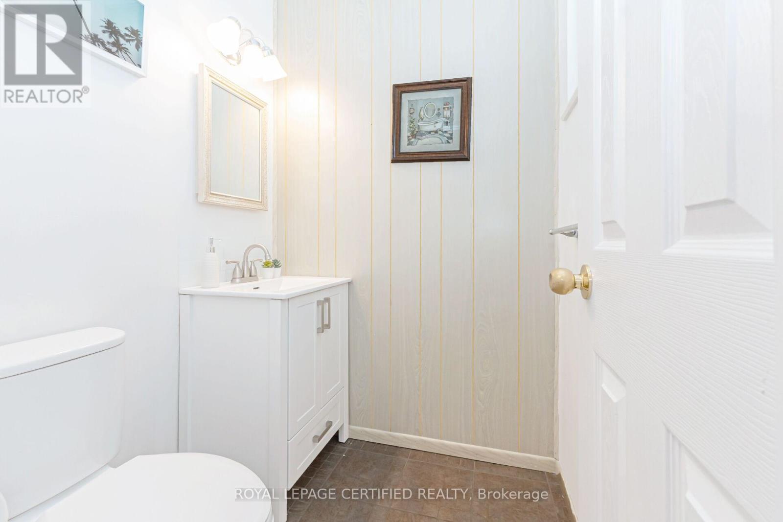 44 Village Court, Brampton, Ontario  L6W 1A6 - Photo 8 - W12577434