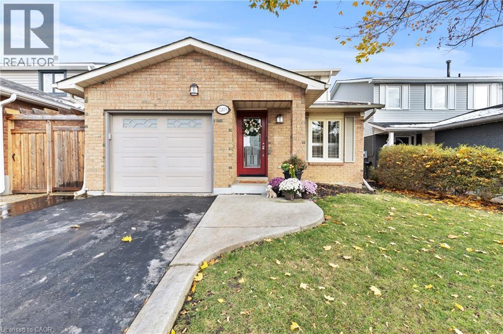 2203 HUNT Crescent, Burlington, Ontario