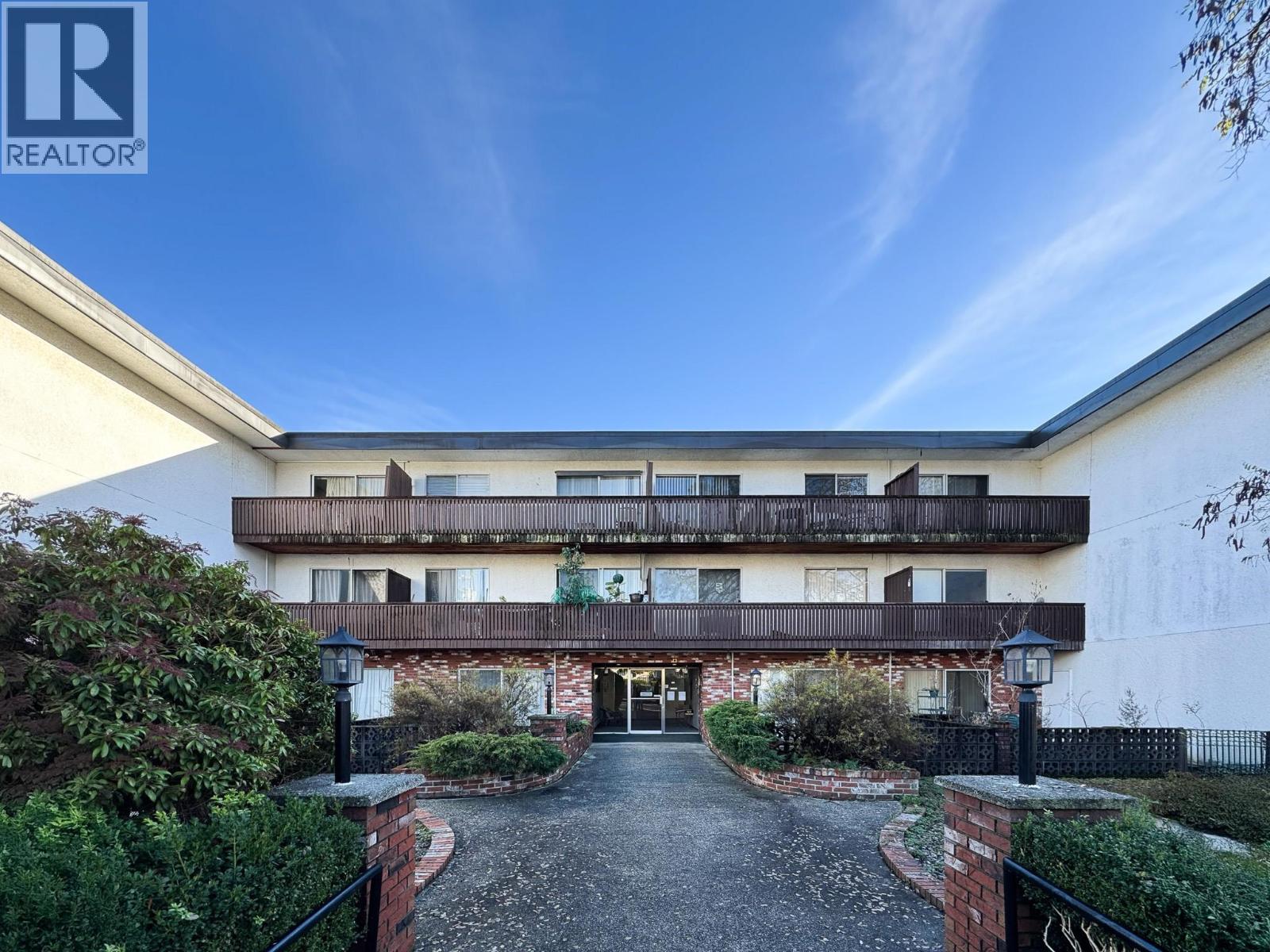 211 910 FIFTH AVENUE, New Westminster, British Columbia