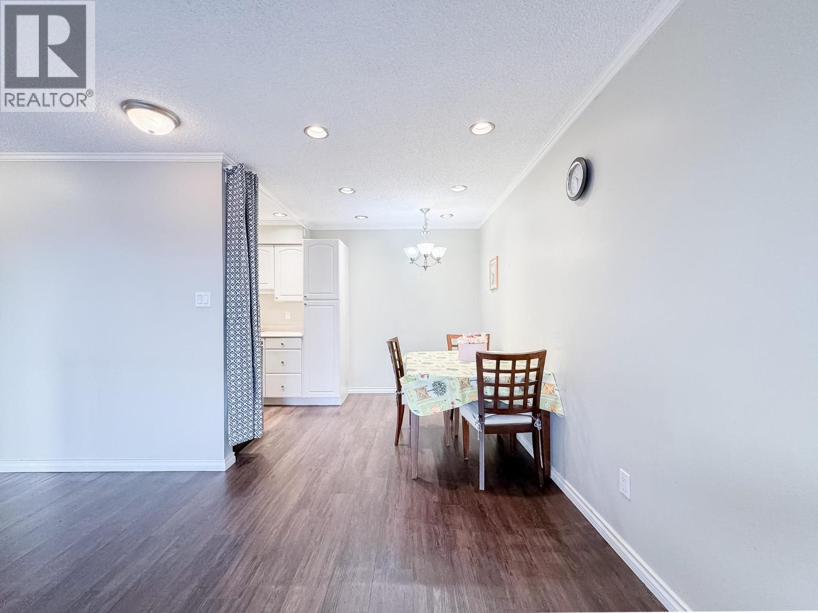 211 910 Fifth Avenue, New Westminster, British Columbia  V3M 1Y2 - Photo 3 - R3069833