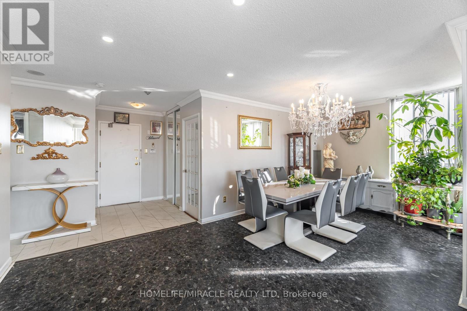 1705 - 26 Hanover Road, Brampton, Ontario  L6S 4T2 - Photo 9 - W12576920