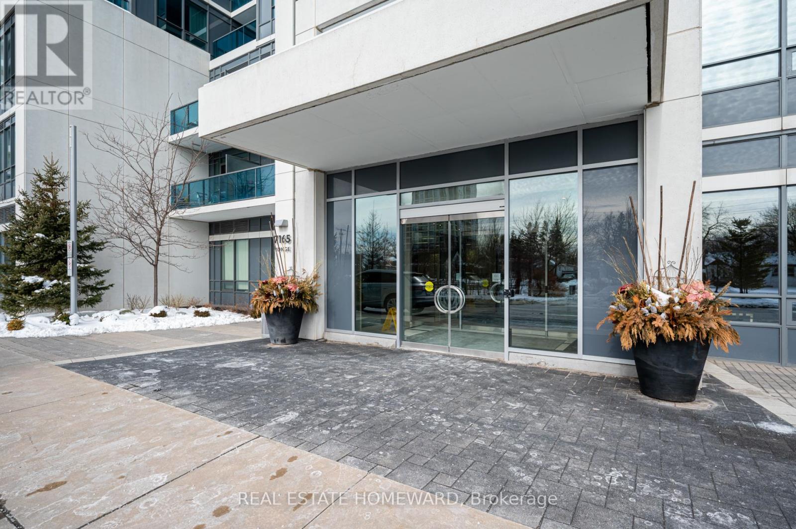 402 - 7165 Yonge Street, Markham, Ontario  L3T 0C9 - Photo 2 - N12577474