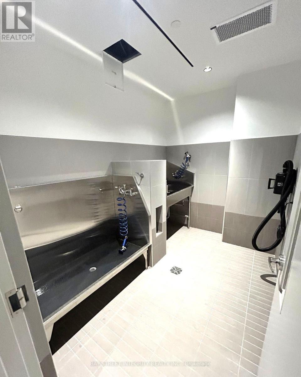 2302 - 395 Square One Drive, Mississauga, Ontario  L5B 0P6 - Photo 22 - W12577448