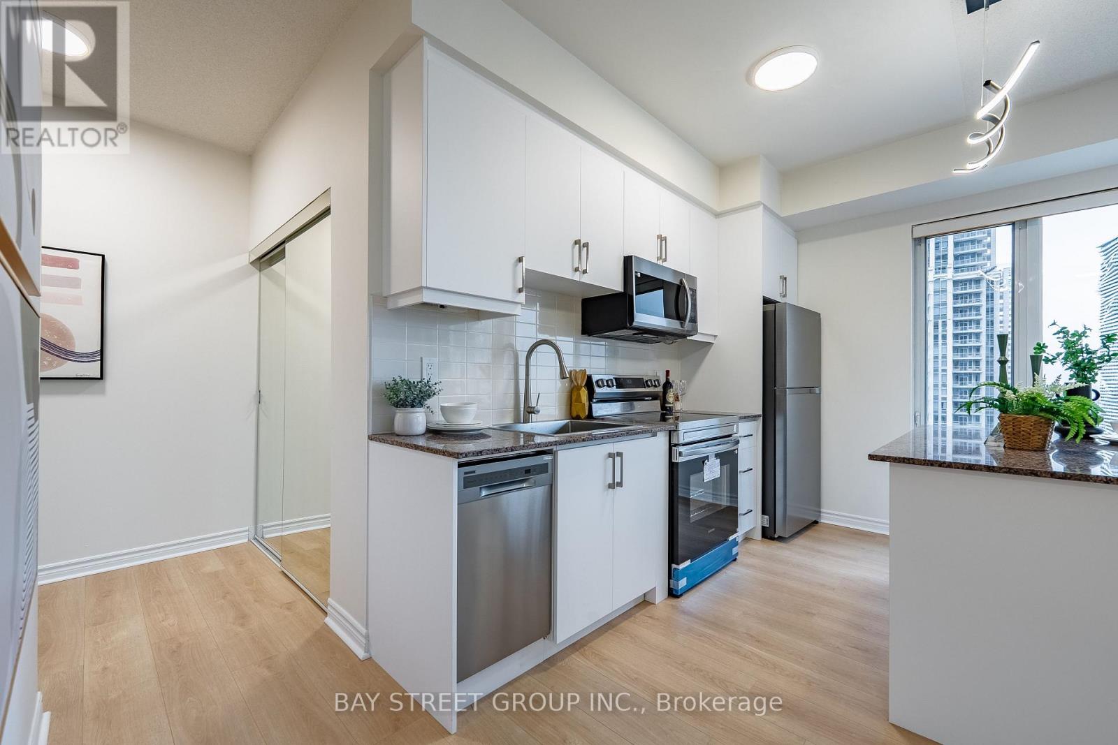 2308 - 385 Prince Of Wales Drive, Mississauga, Ontario L5B 0C6 - Photo 8 - W12577466