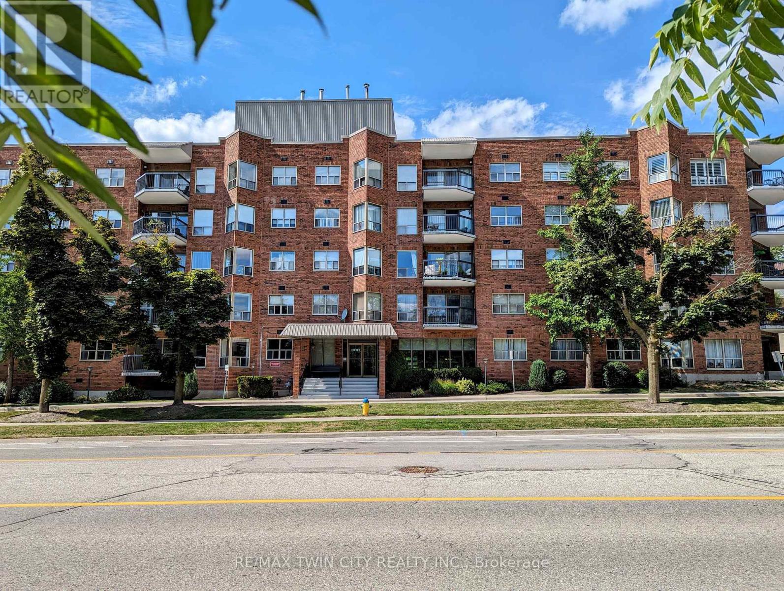 407 - 300 KEATS WAY, Waterloo, Ontario