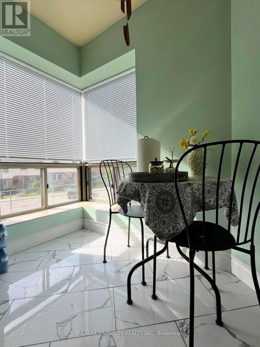 407 - 300 Keats Way, Waterloo, Ontario N2L 6E6 - Photo 23 - X12577472