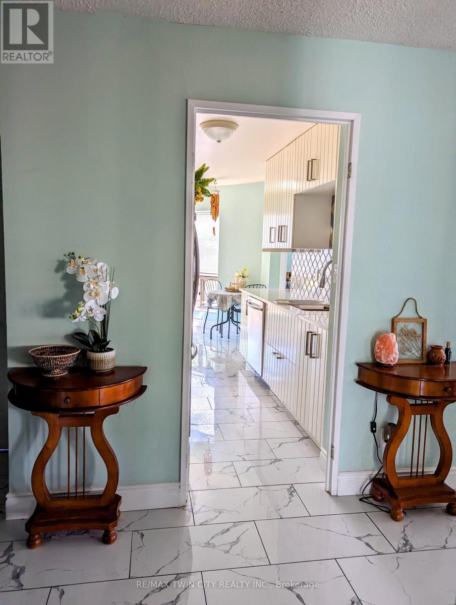 407 - 300 Keats Way, Waterloo, Ontario N2L 6E6 - Photo 24 - X12577472