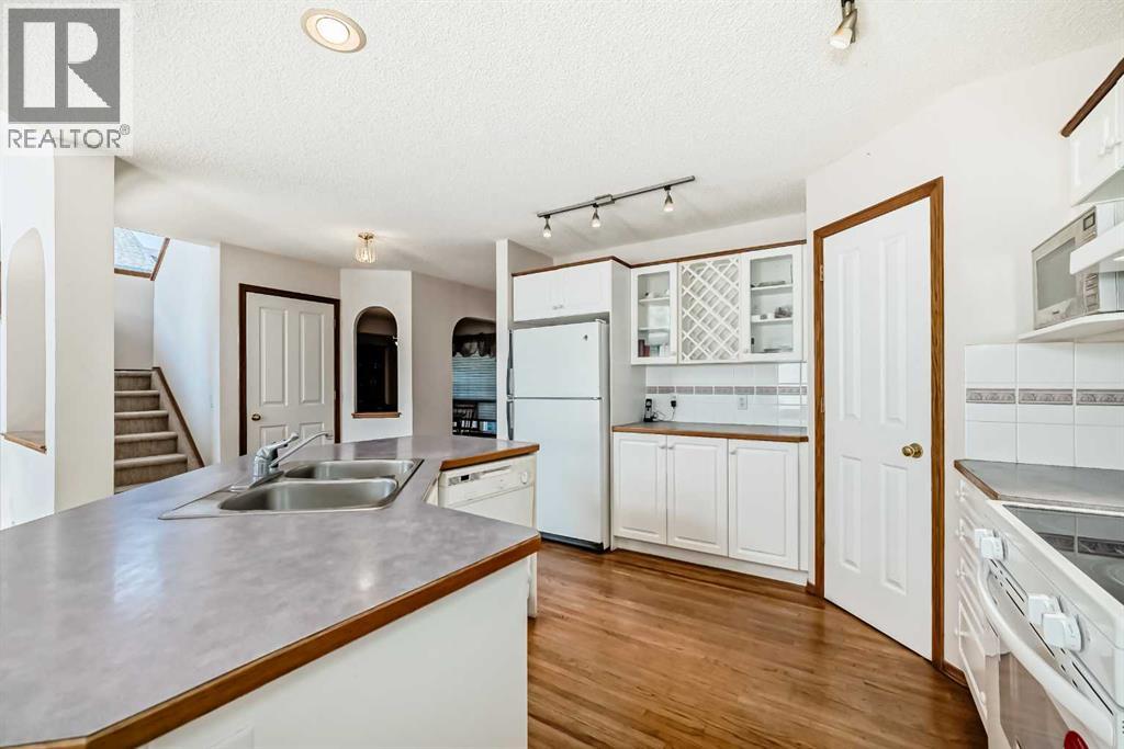 42 Sierra Nevada Green Sw, Calgary, Alberta  T3H 3R1 - Photo 8 - A2232235