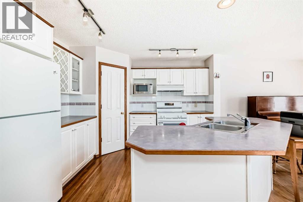 42 Sierra Nevada Green Sw, Calgary, Alberta  T3H 3R1 - Photo 4 - A2232235