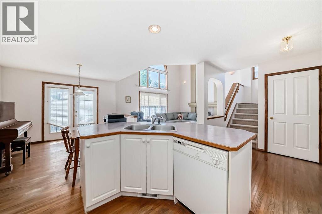 42 Sierra Nevada Green Sw, Calgary, Alberta  T3H 3R1 - Photo 6 - A2232235