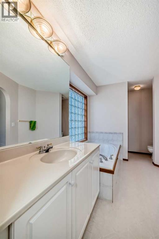 42 Sierra Nevada Green Sw, Calgary, Alberta  T3H 3R1 - Photo 31 - A2232235