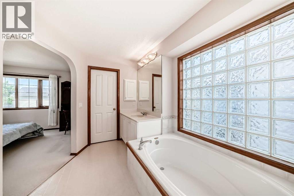 42 Sierra Nevada Green Sw, Calgary, Alberta  T3H 3R1 - Photo 32 - A2232235