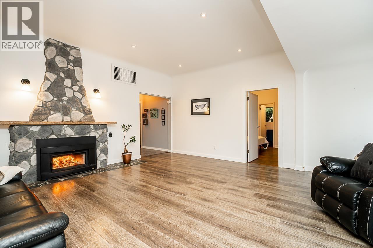 25745 Lougheed Highway, Maple Ridge, British Columbia  V2W 1M3 - Photo 16 - R3069796