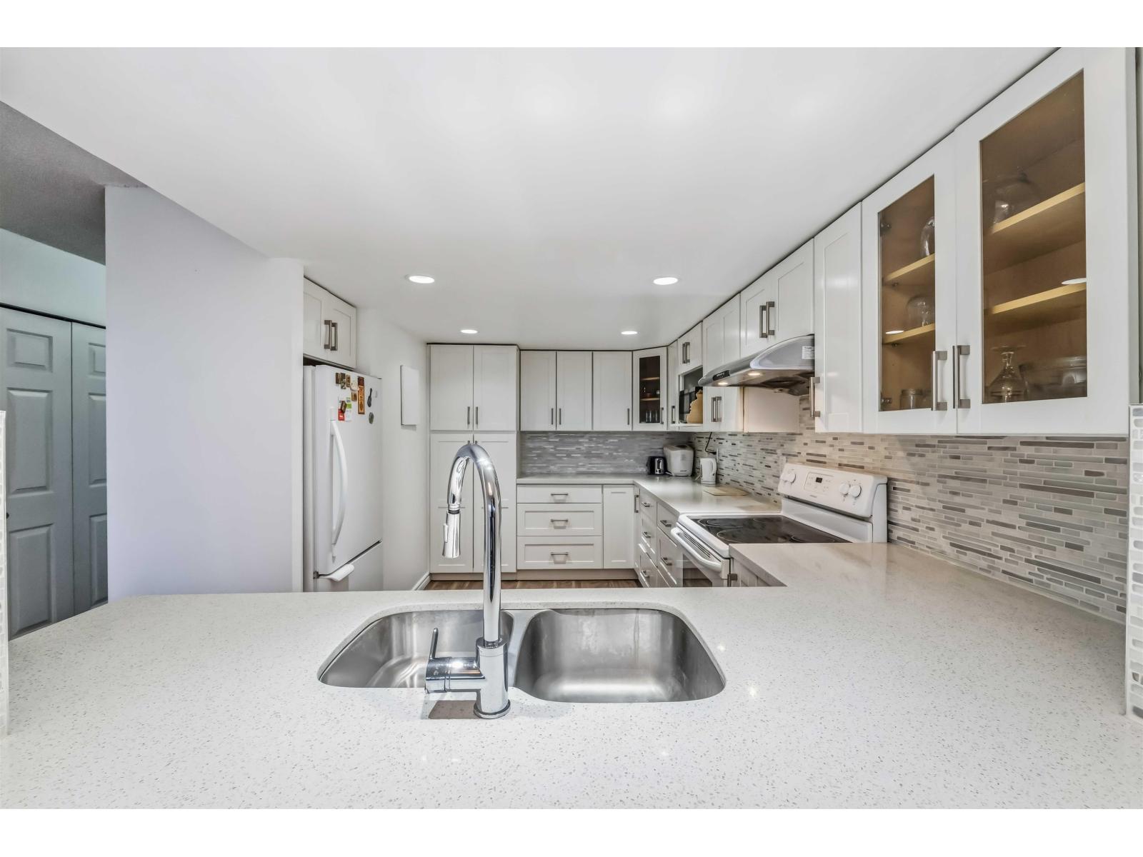 701 14881 103a Avenue, Surrey, British Columbia  V3R 0M5 - Photo 39 - R3070228