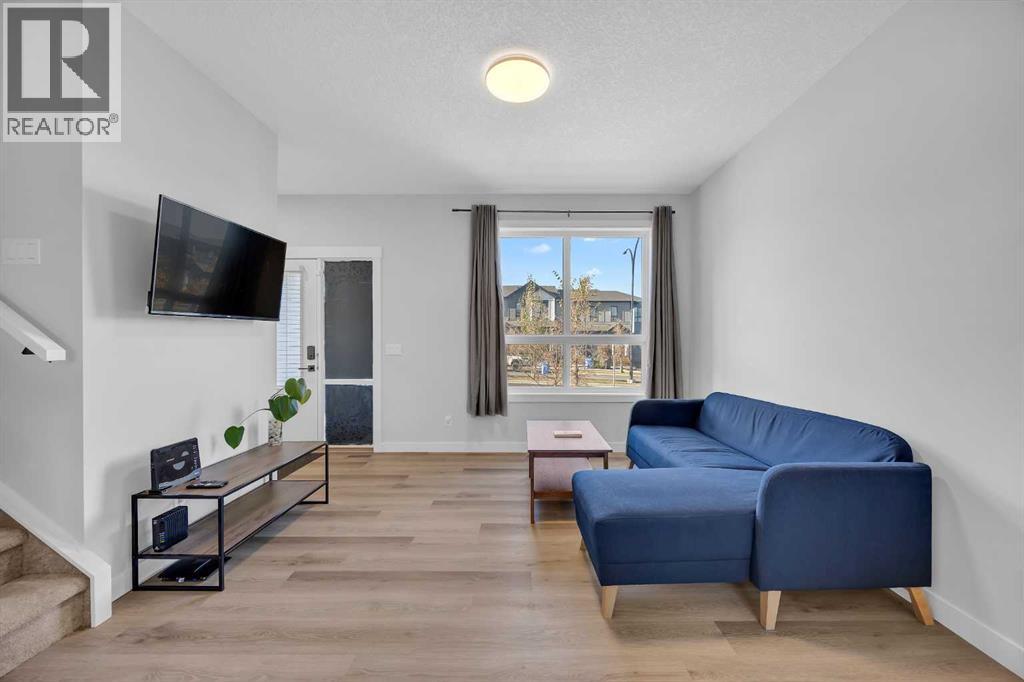 32 Silverton Glen Green Sw, Calgary, Alberta  T2X 5B8 - Photo 7 - A2265189