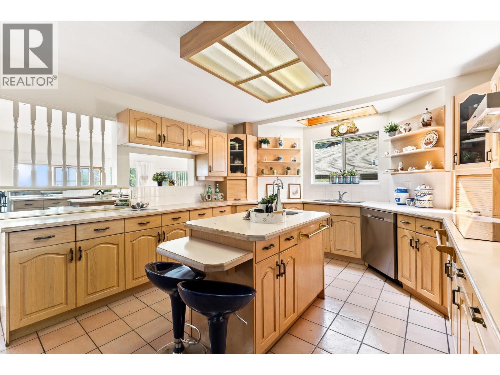 5843 Carson Street, Burnaby, British Columbia V5J 2Z7 - Photo 8 - R3070197