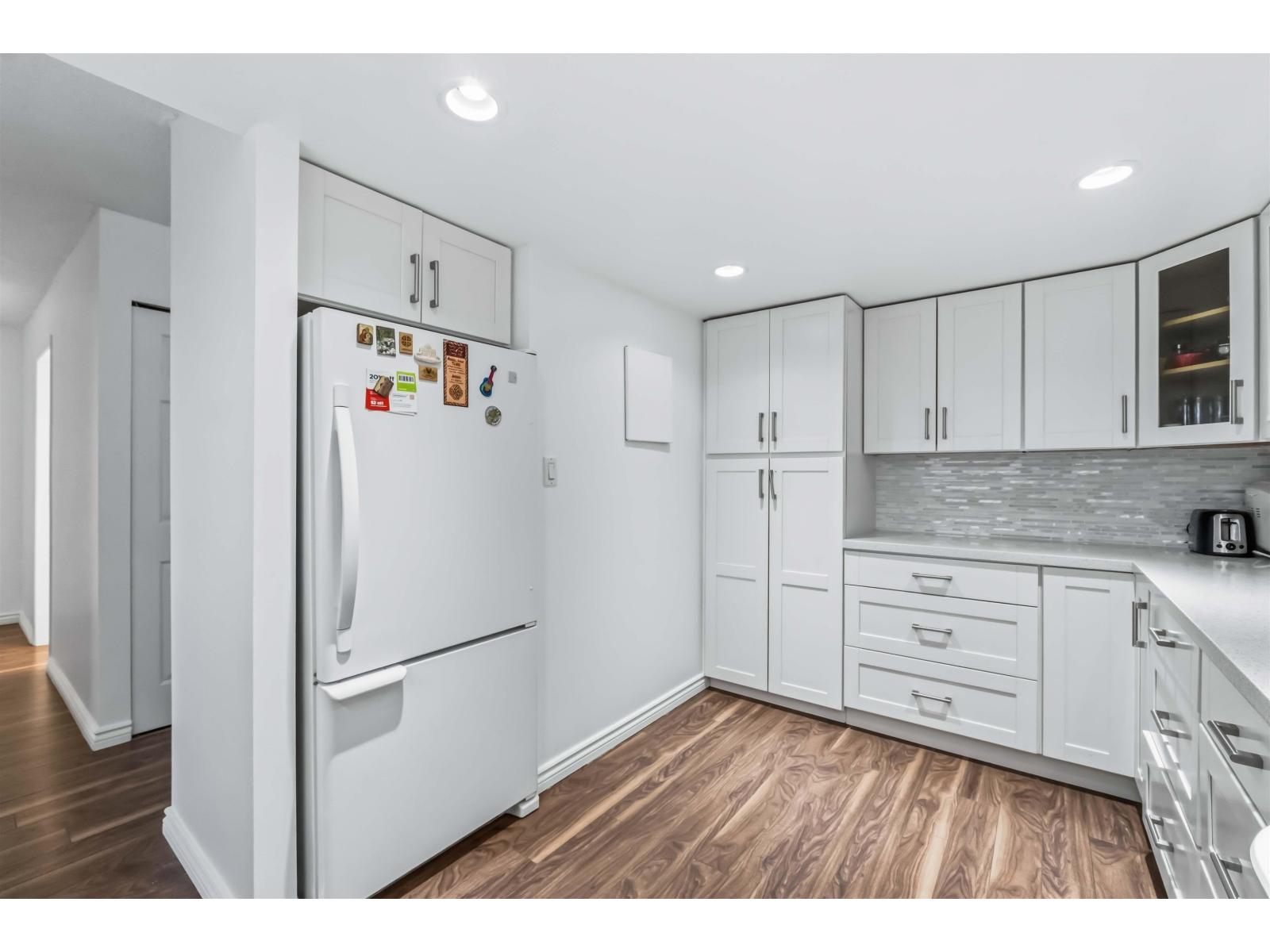 701 14881 103a Avenue, Surrey, British Columbia  V3R 0M5 - Photo 2 - R3070228