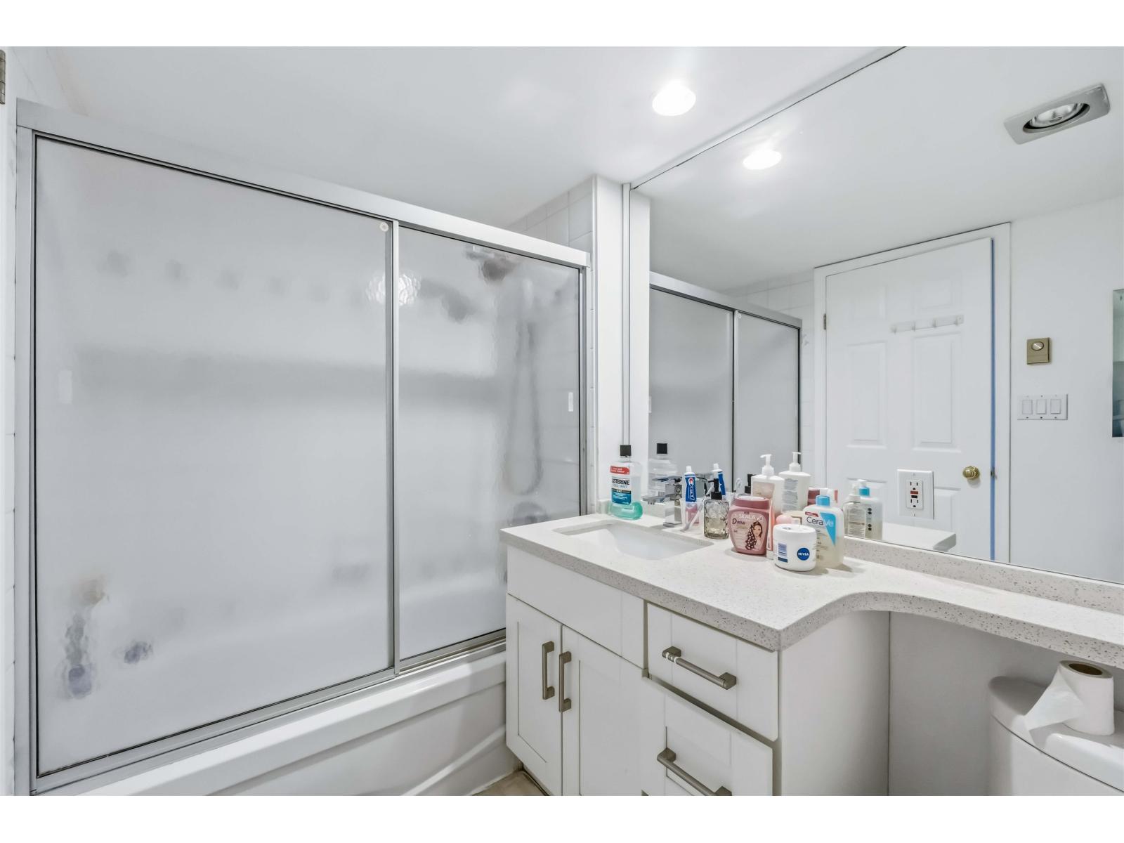 701 14881 103a Avenue, Surrey, British Columbia  V3R 0M5 - Photo 18 - R3070228