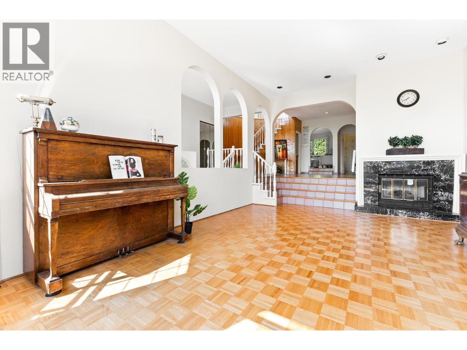 5843 Carson Street, Burnaby, British Columbia V5J 2Z7 - Photo 6 - R3070197