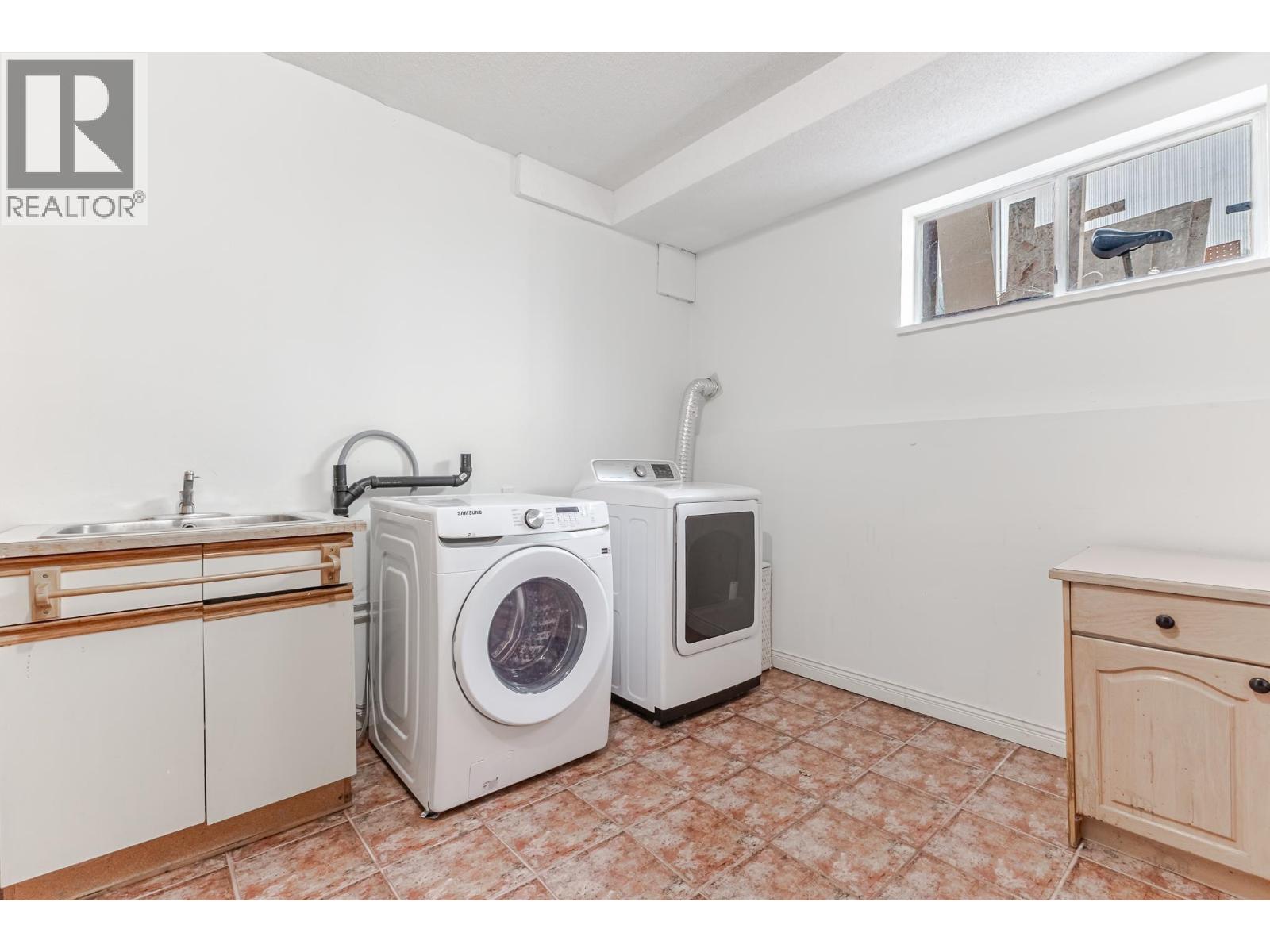 5843 Carson Street, Burnaby, British Columbia V5J 2Z7 - Photo 27 - R3070197