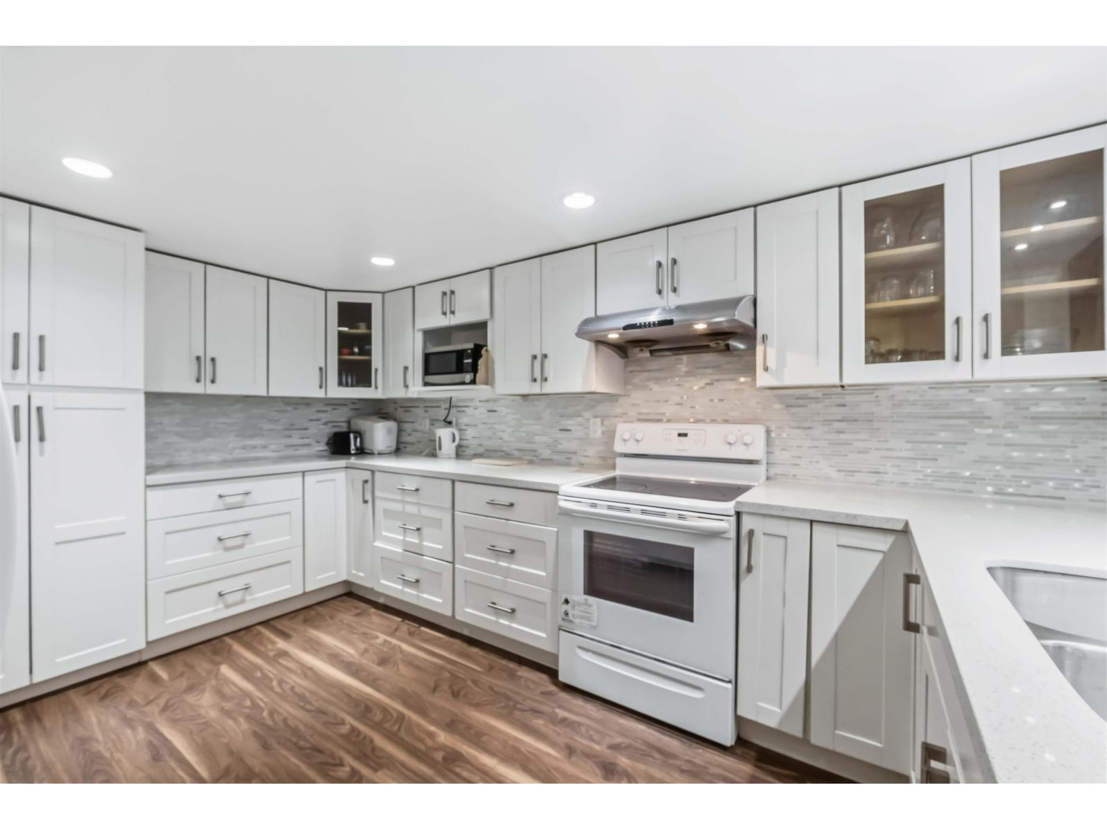 701 14881 103a Avenue, Surrey, British Columbia  V3R 0M5 - Photo 4 - R3070228