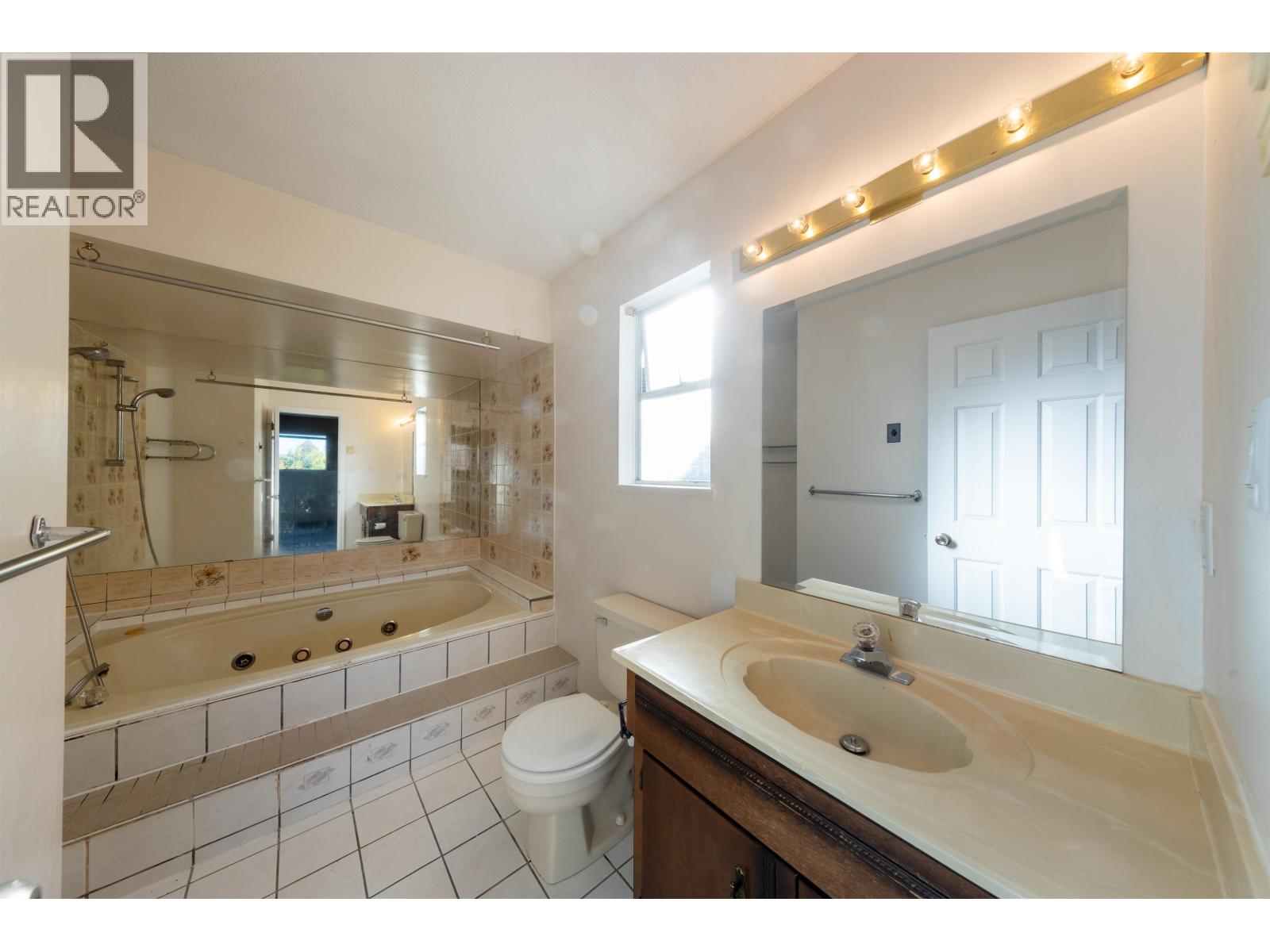 8691 Doulton Place, Richmond, British Columbia  V7C 5A3 - Photo 6 - R3059329