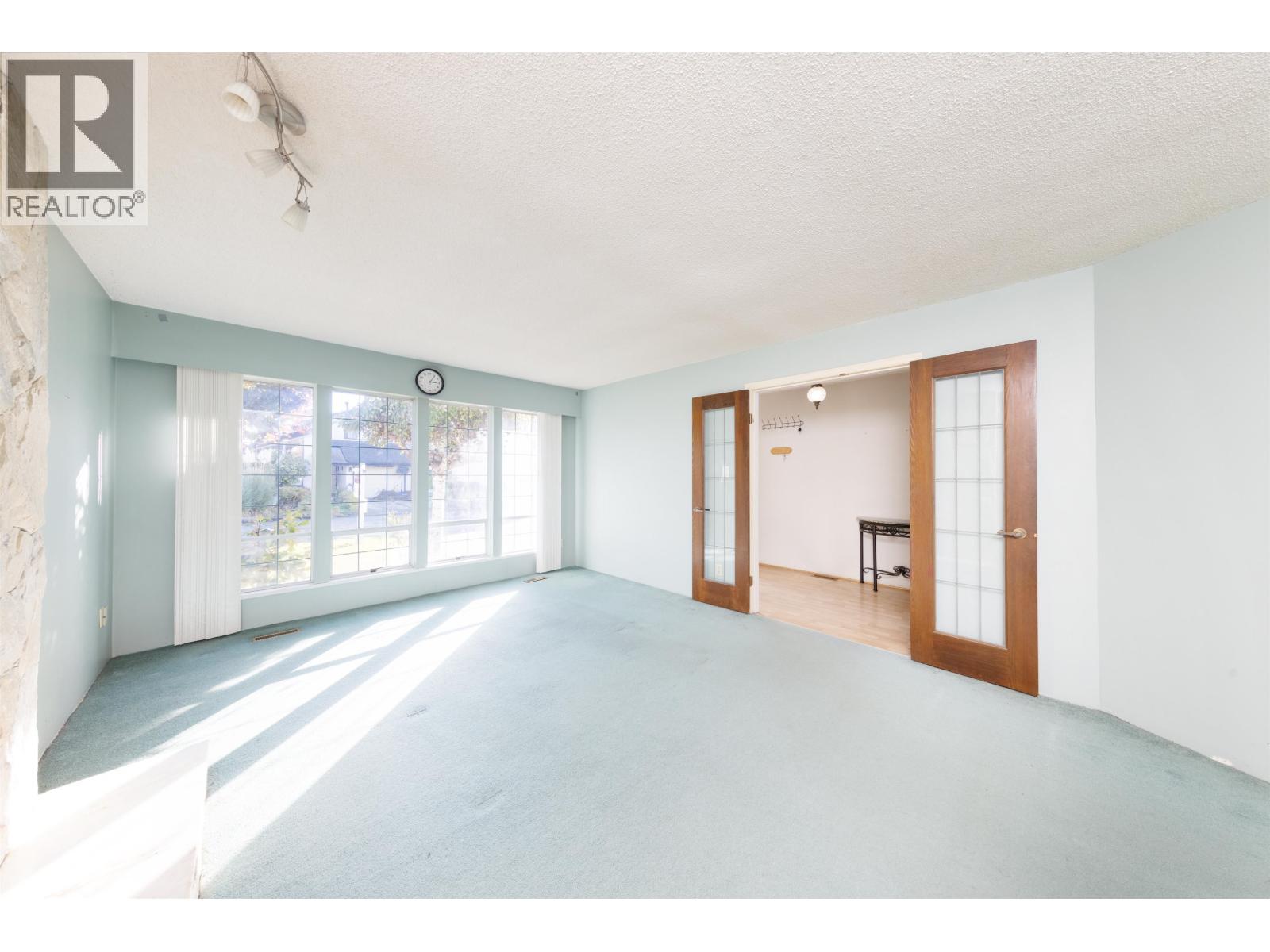 8691 Doulton Place, Richmond, British Columbia  V7C 5A3 - Photo 2 - R3059329