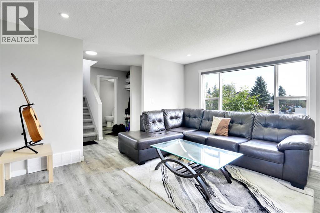 243 Castlebrook Road Ne, Calgary, Alberta  T3J 2C5 - Photo 3 - A2249489