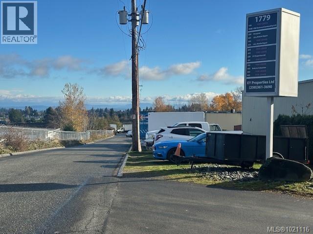 302 & 303 1779 Sean Hts, Central Saanich, British Columbia  V8M 1X6 - Photo 3 - 1021116