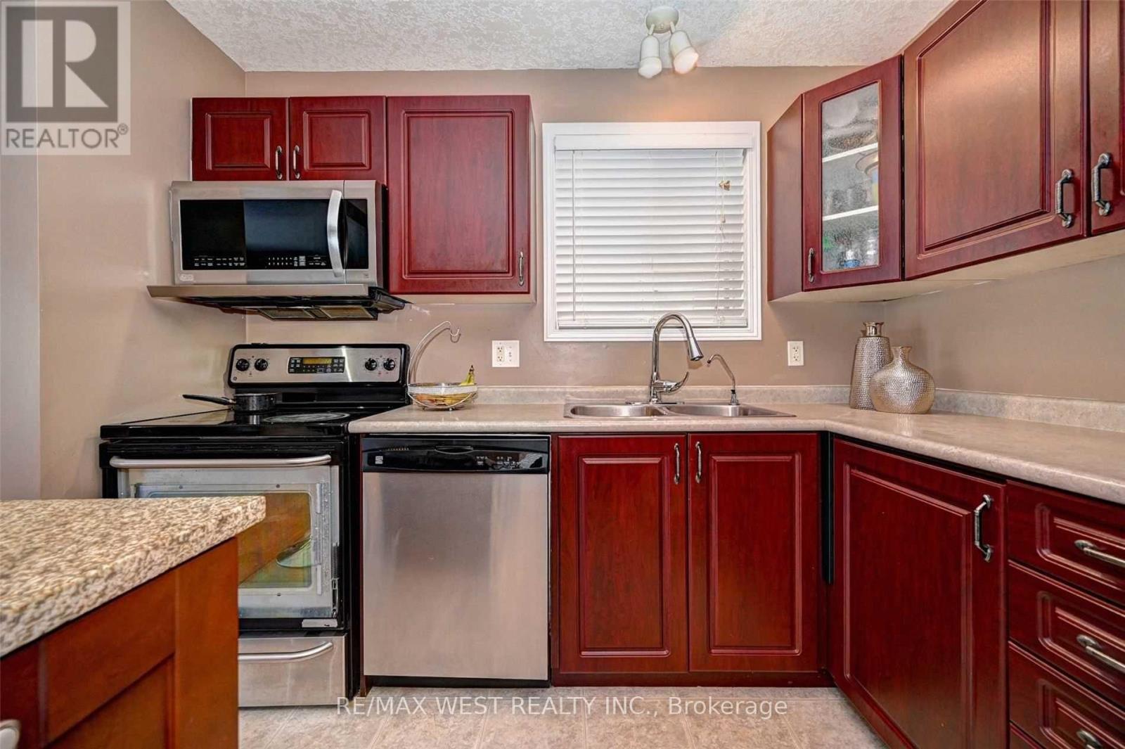 10 Verona Street, Kitchener, Ontario  N2R 1T4 - Photo 12 - X12574782