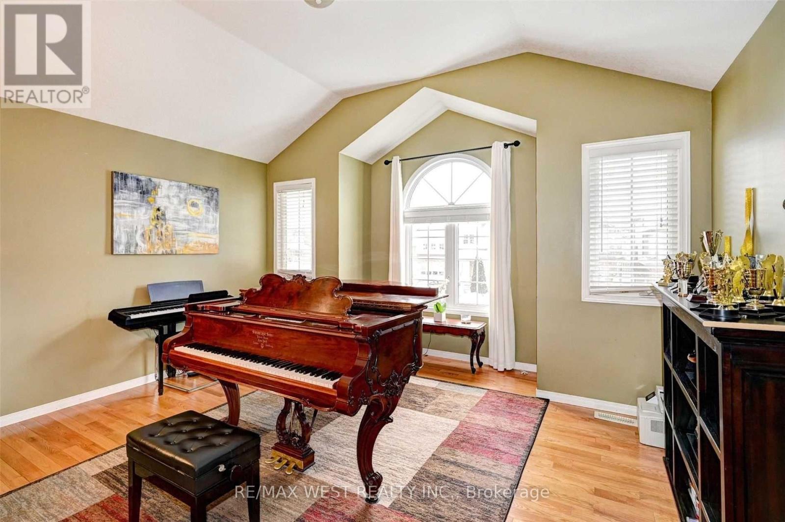 10 Verona Street, Kitchener, Ontario  N2R 1T4 - Photo 7 - X12574782