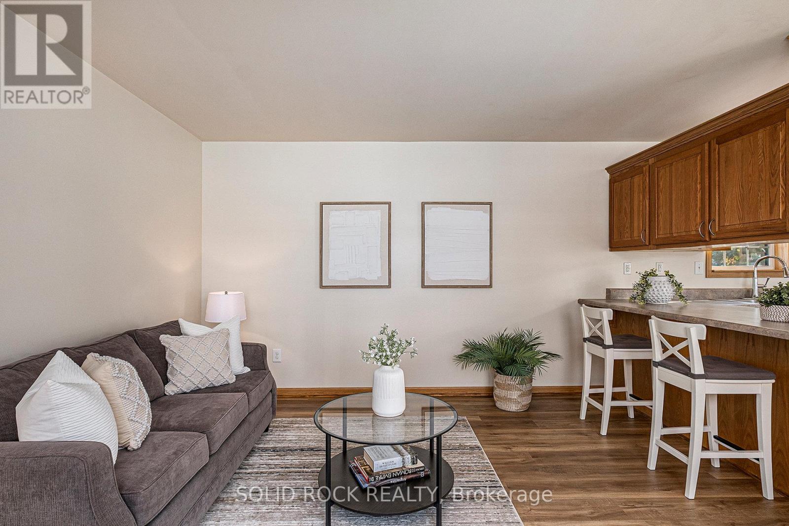 65 Vanier Road, Ottawa, Ontario  K2H 7P6 - Photo 4 - X12577552