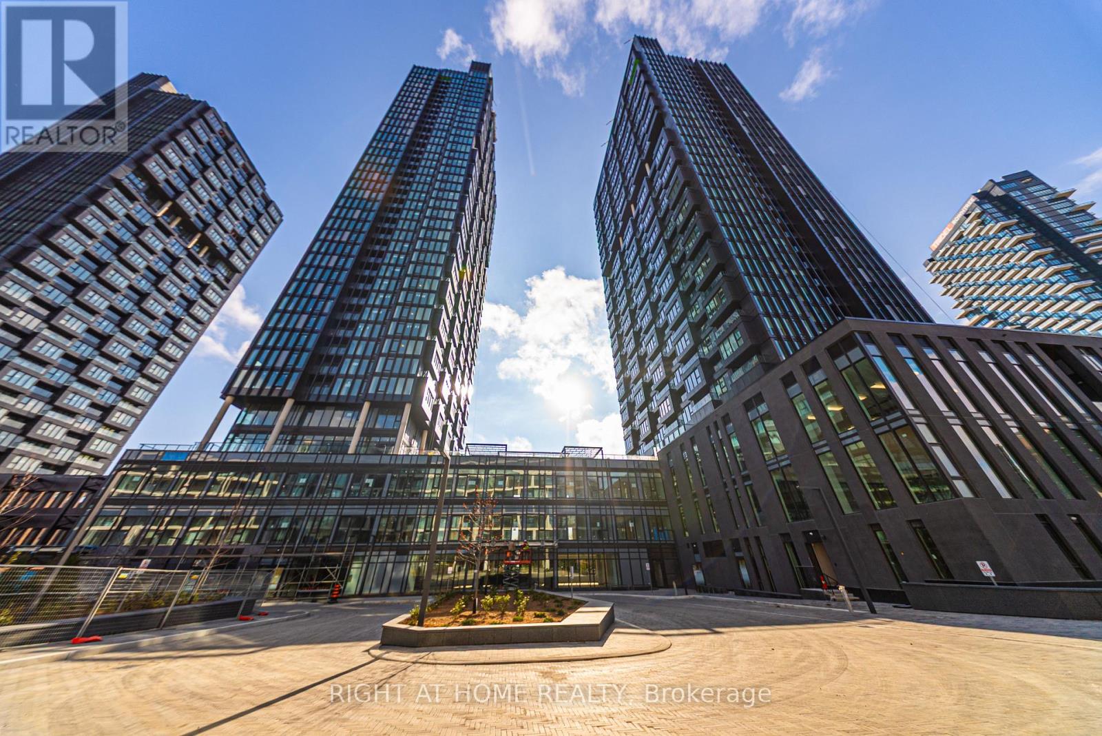 914 - 1 Quarrington Lane, Toronto, Ontario  M3C 0S4 - Photo 2 - C12577510