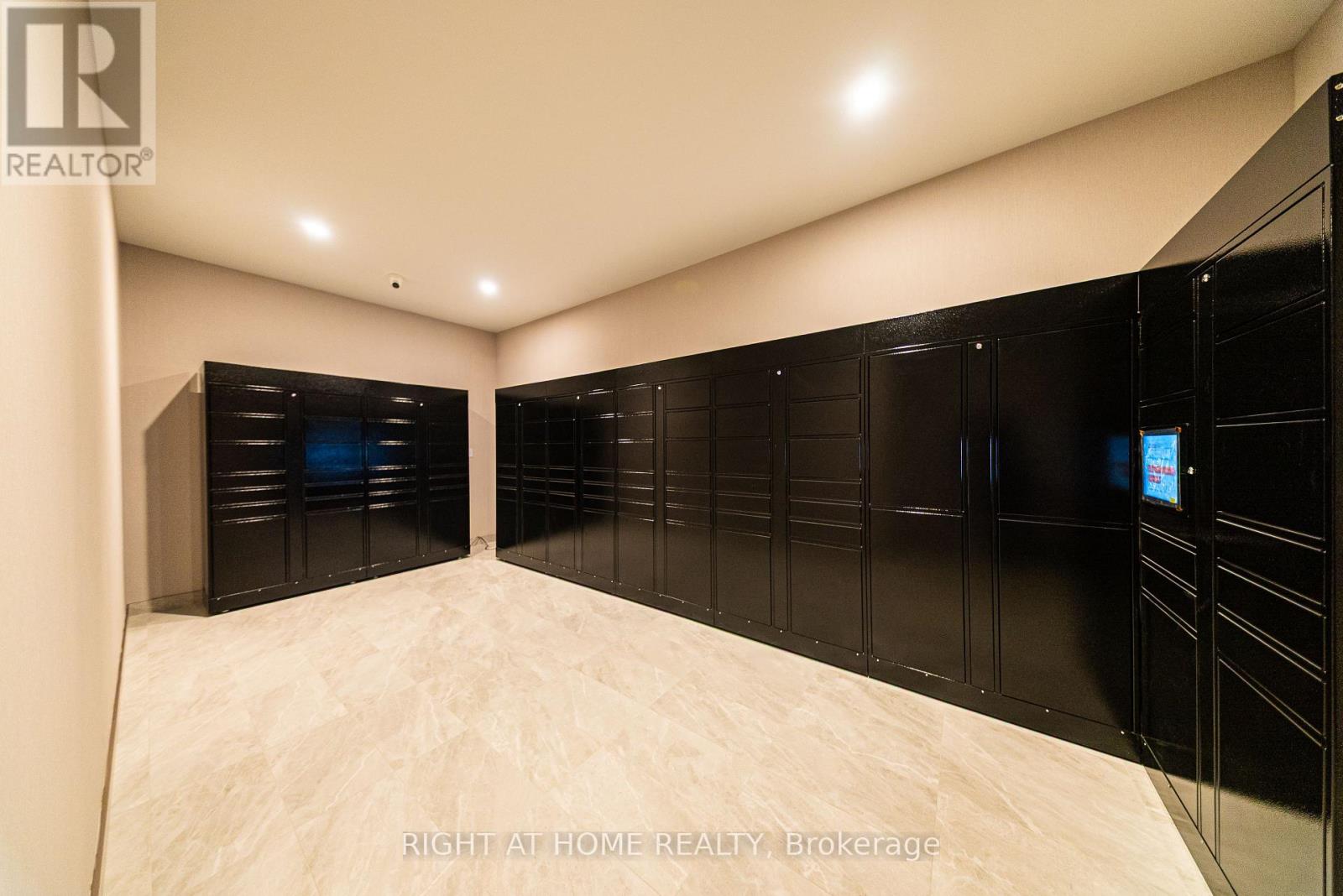 914 - 1 Quarrington Lane, Toronto, Ontario  M3C 0S4 - Photo 4 - C12577510