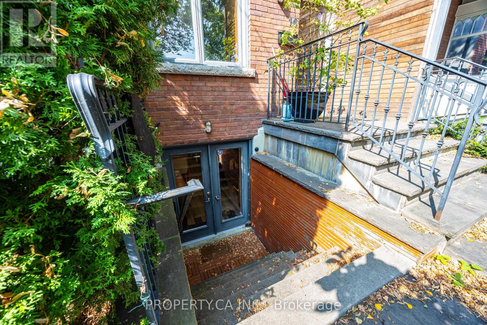 14 Bellwoods Avenue, Toronto, Ontario  M6J 2P4 - Photo 3 - C12577546