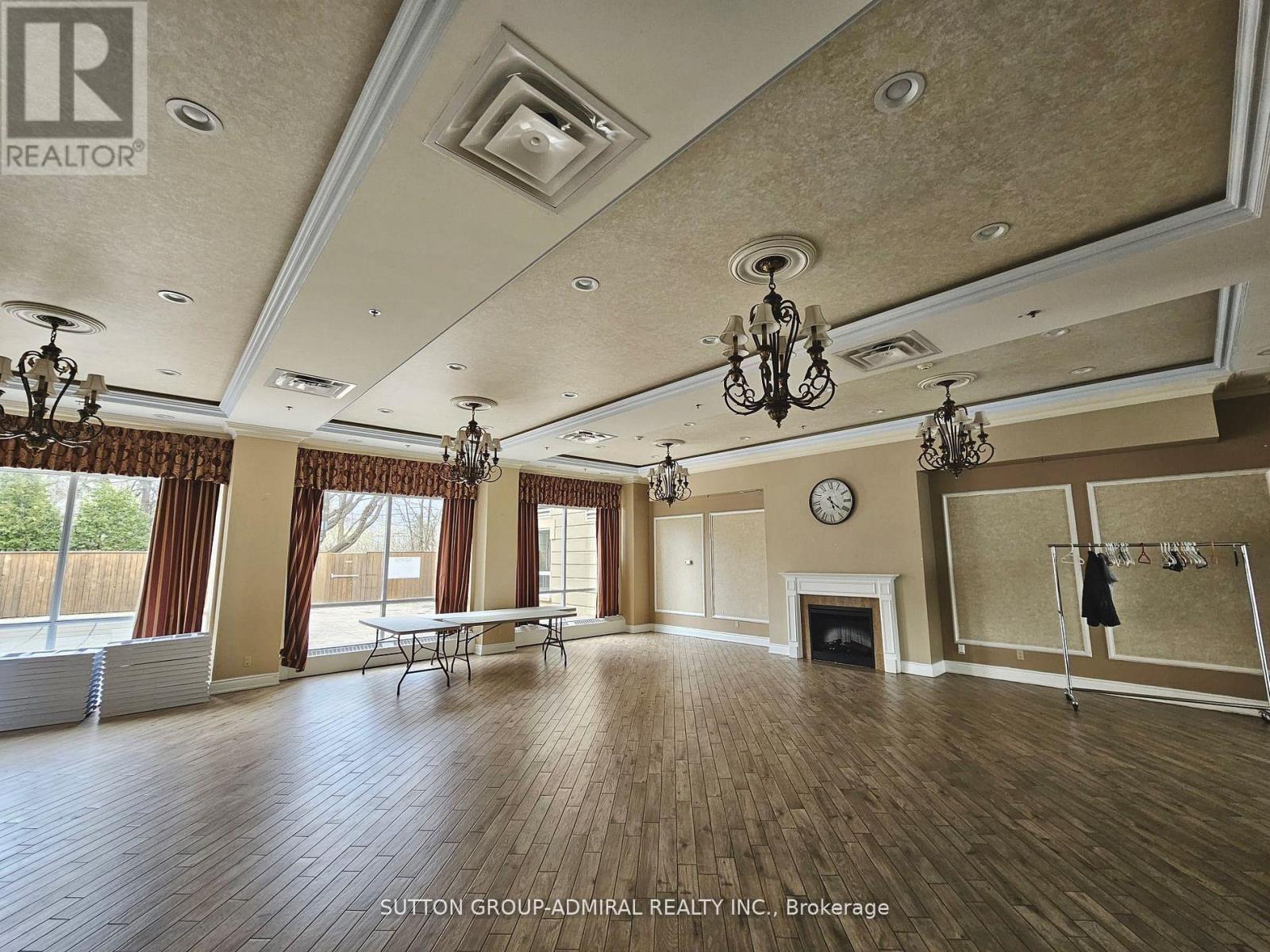 724 - 2 Maison Parc Court, Vaughan, Ontario  L4J 9K4 - Photo 5 - N12577526