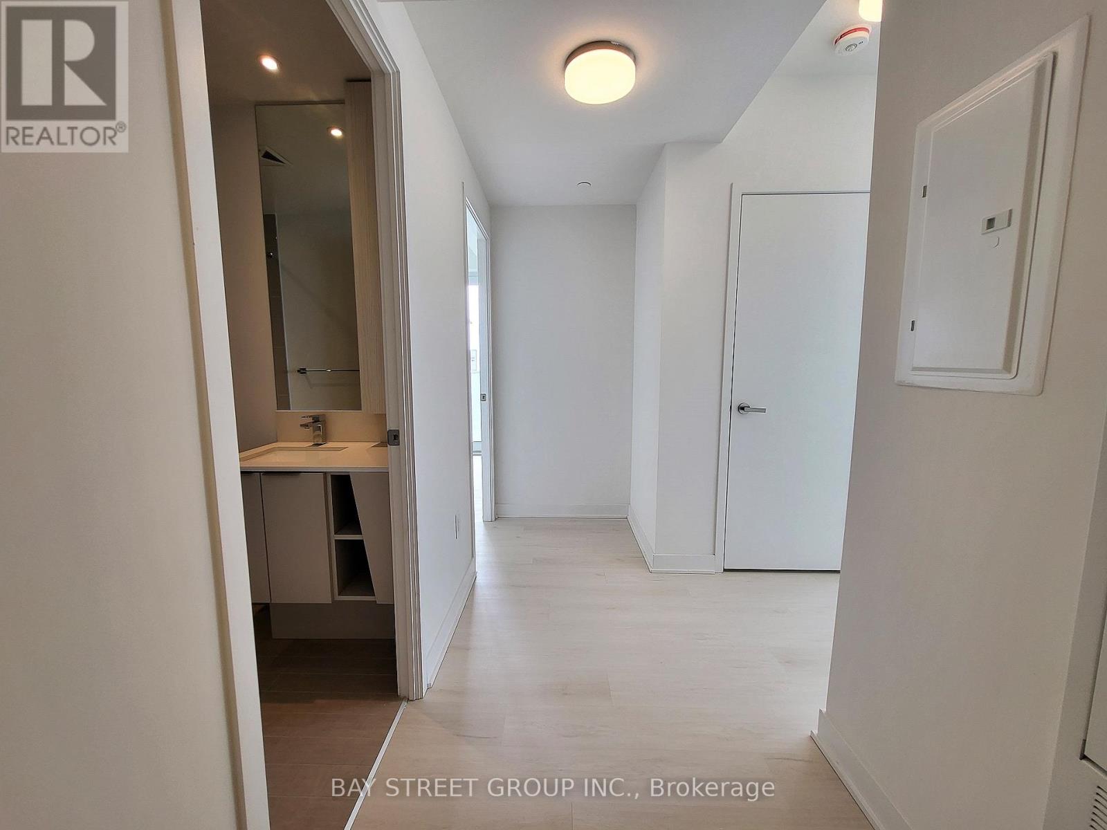 2504 - 3900 Confederation Parkway, Mississauga, Ontario  L5B 0M3 - Photo 10 - W12577486