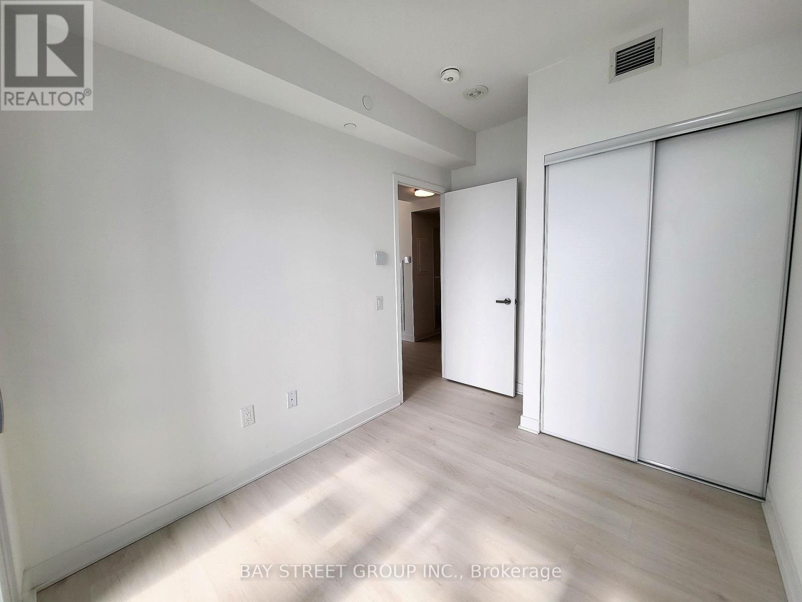 2504 - 3900 Confederation Parkway, Mississauga, Ontario  L5B 0M3 - Photo 13 - W12577486