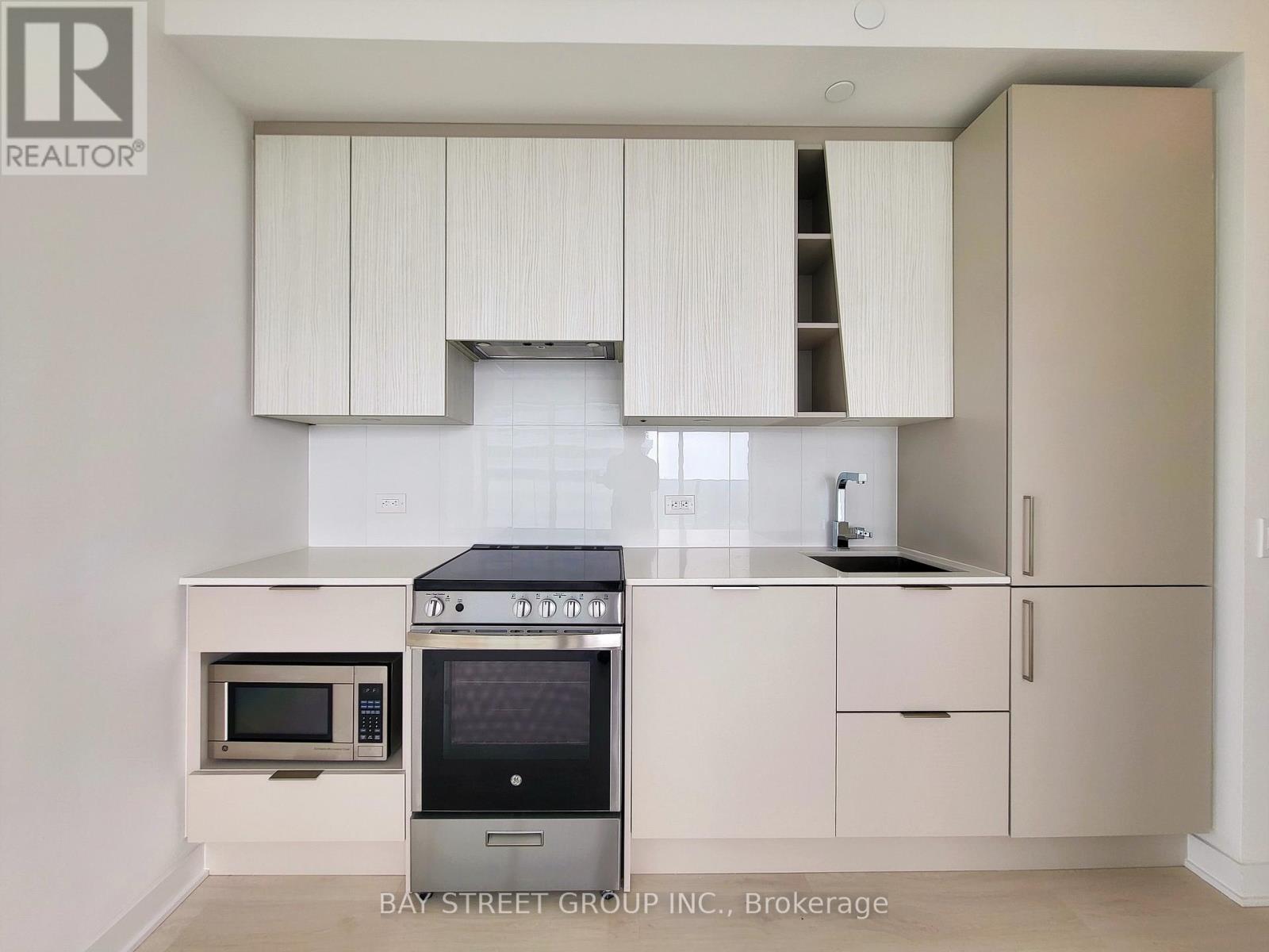 2504 - 3900 Confederation Parkway, Mississauga, Ontario  L5B 0M3 - Photo 17 - W12577486